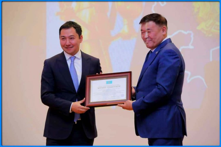 Поздравляем Азамата Жаманкулова с вручением Почётной грамоты Президента Республики Казахстан Касым-Жомарта Токаева!